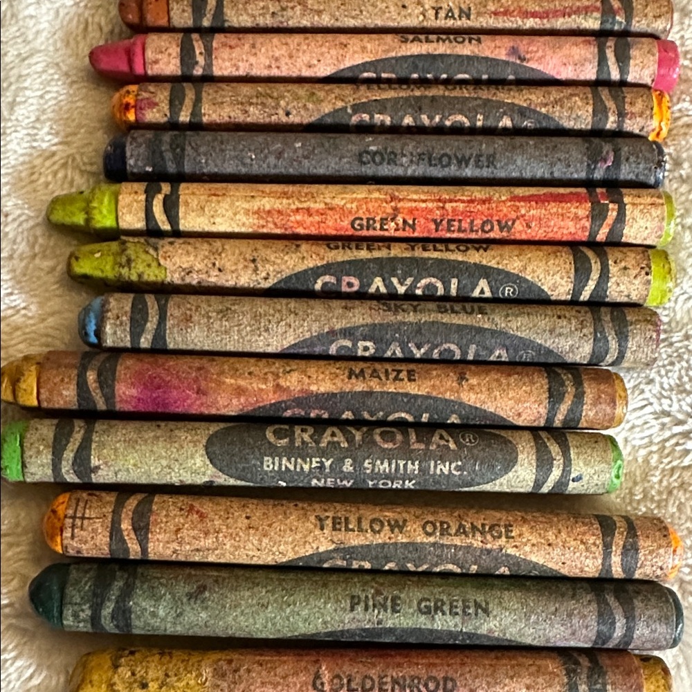 Vintage Crayola Binney and Smith Assorted Crayons 25 - Picture 2 of 5